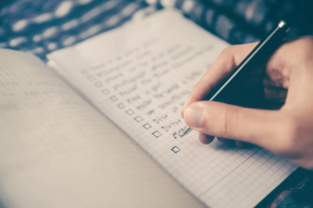 Checklist and planning notebook for avoiding common solo law firm startup mistakes.